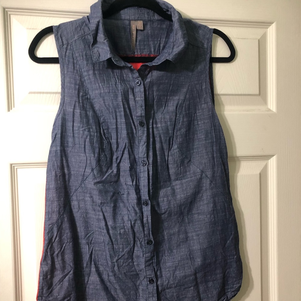 Button up Sleeveless Top